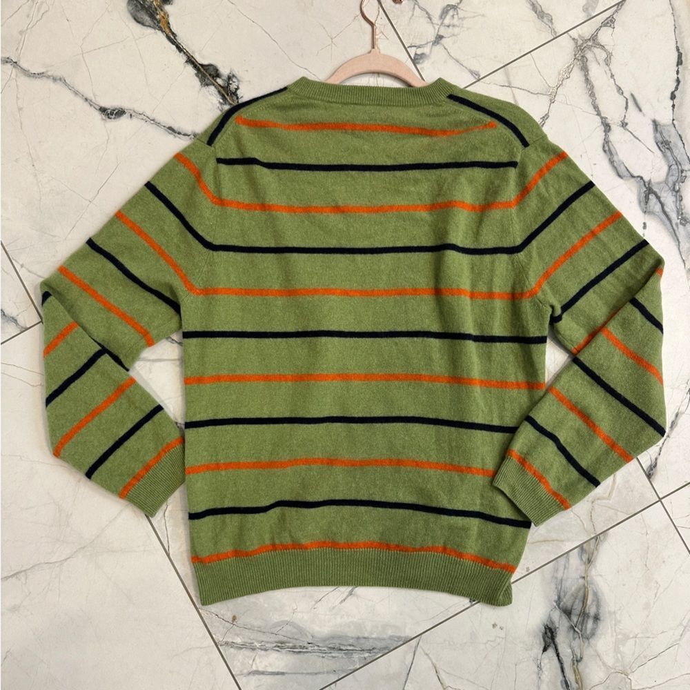 Luxury Harold Powell men’s crewneck sweater crafted from 100% pure cashmere. - Picture 2 of 6